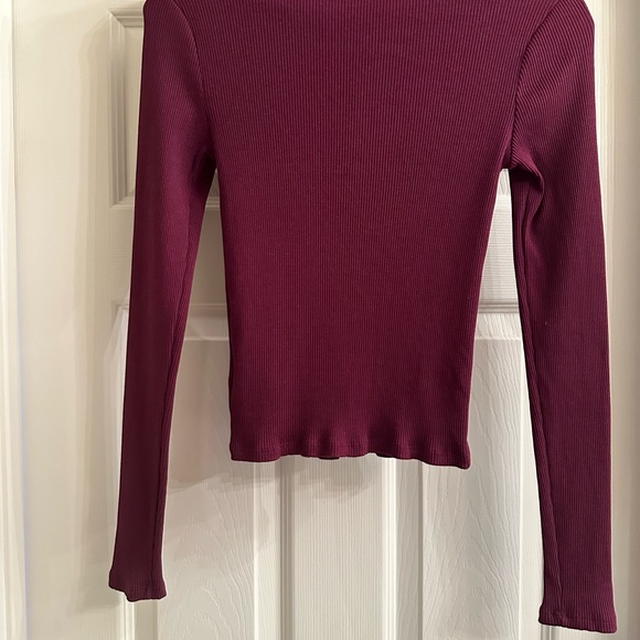 Long sleeve "peekaboo" T - Picture 2 of 4